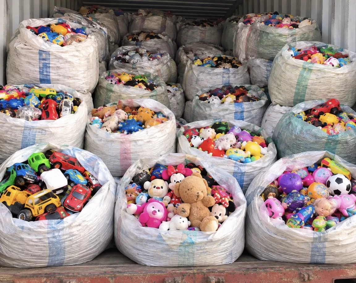 Hard toys and soft toys